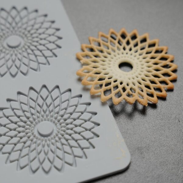 Tuille Geometric Petals 2