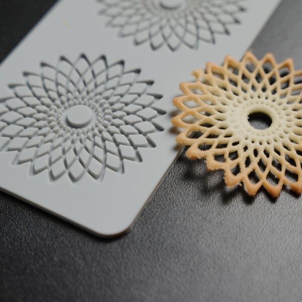 Tuille Geometric Petals 4